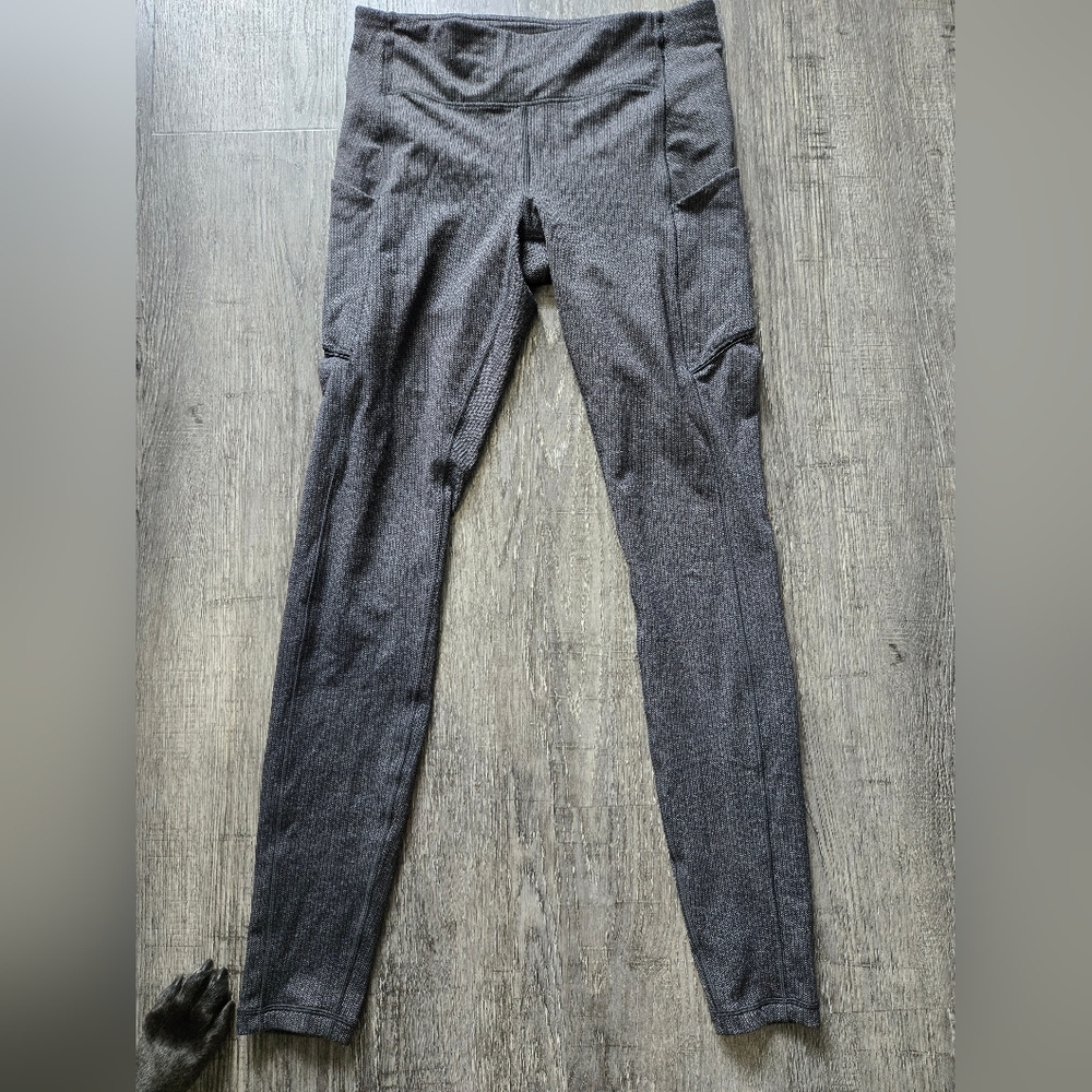 Lululemon Speed Up Tight 28” Dark Grey Herringbone Mid Rise Leggings Size 8 EUC!